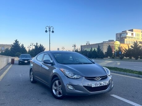 Hyundai Elantra 2012