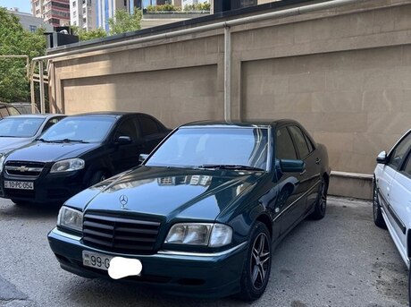 Mercedes C 180