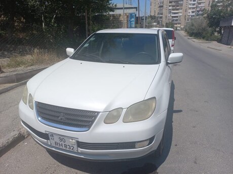 Mitsubishi Airtrek 2001