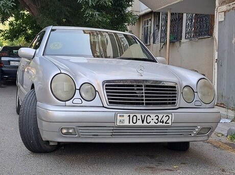 Mercedes E 230