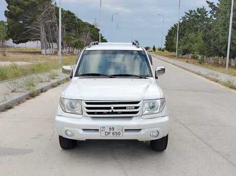 Mitsubishi Pajero io 2001