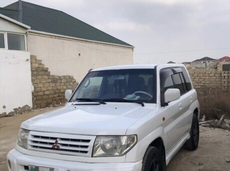 Mitsubishi Pajero io 2000