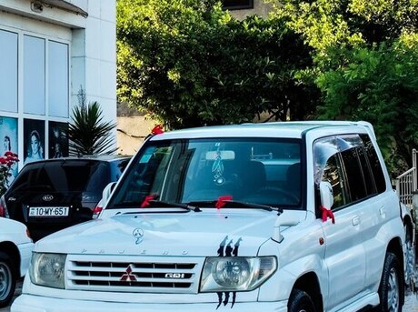 Mitsubishi Pajero io 2000