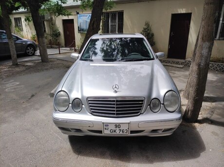Mercedes E 320