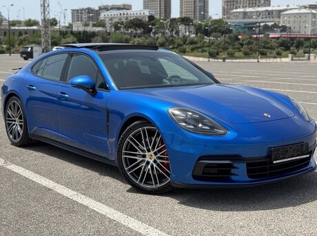 Porsche Panamera 4S