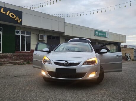 Opel Astra 2012