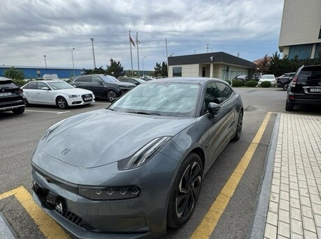 ZEEKR 001