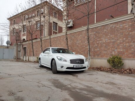 Infiniti M37 2010