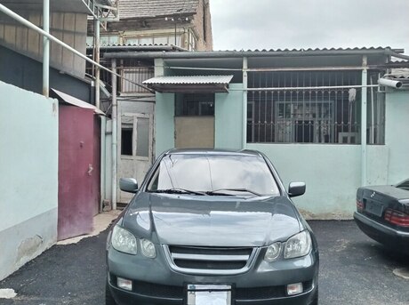 Mitsubishi Airtrek 2002