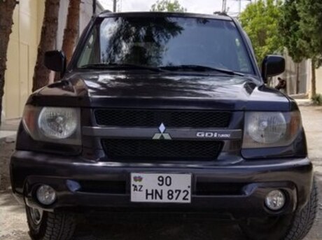 Mitsubishi Pajero io 2001
