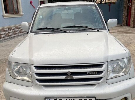 Mitsubishi Pajero io 2000