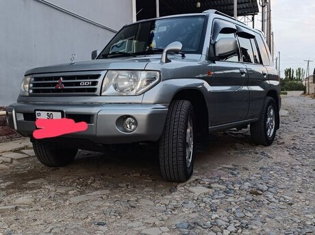 Mitsubishi Pajero io 2000