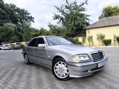 Mercedes C 200