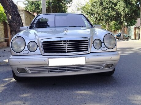 Mercedes E 200