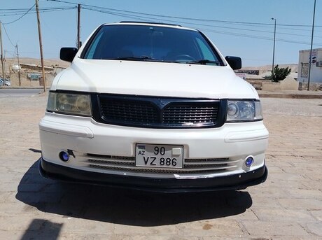Mitsubishi Chariot 2002
