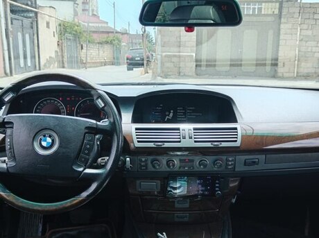 BMW 745
