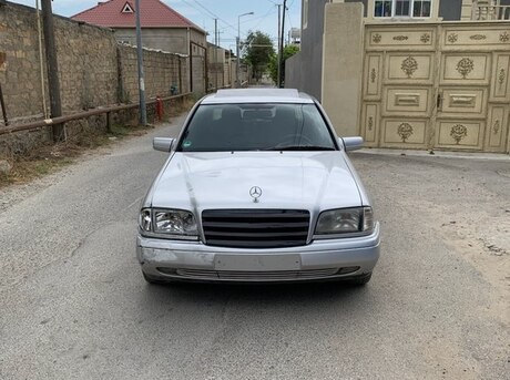 Mercedes C 180