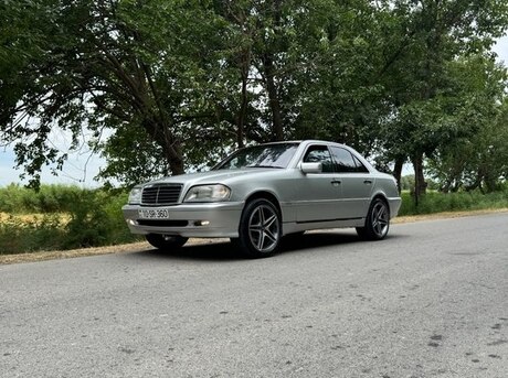 Mercedes C 200