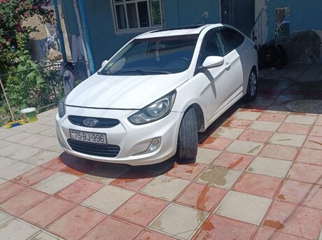 Hyundai Accent 2012