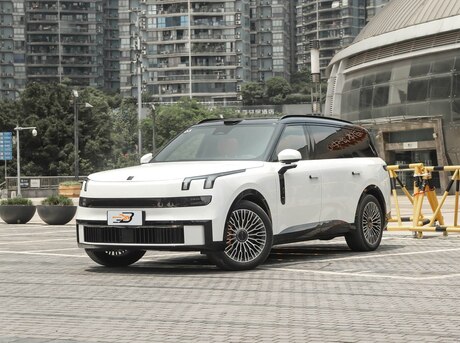 Lynk & Co 900
