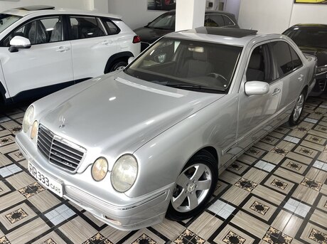 Mercedes E 240