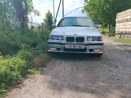 BMW 320 1992