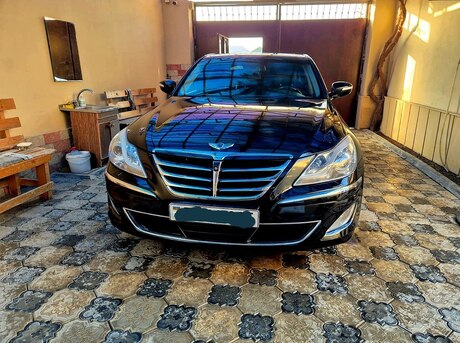 Hyundai Genesis 2012