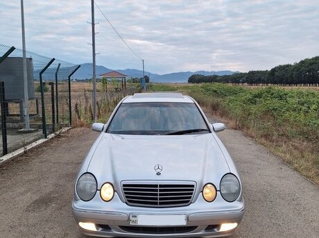 Mercedes E 220 d 2000