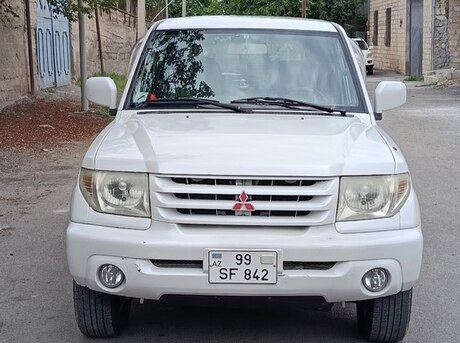 Mitsubishi Pajero io 2003