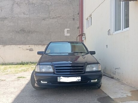 Mercedes C 180