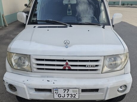 Mitsubishi Pajero io 2000