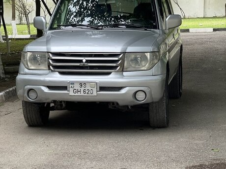 Mitsubishi Pajero io 2000