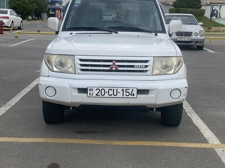 Mitsubishi Pajero io 2000