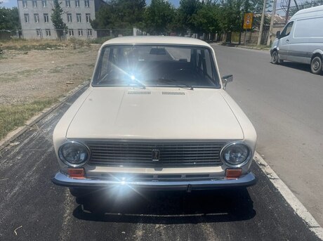 LADA (VAZ) 21011 1985