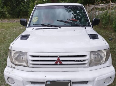 Mitsubishi Pajero io 1999
