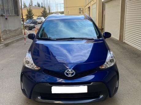 Toyota Prius V 2017
