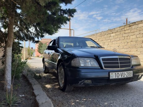 Mercedes C 180