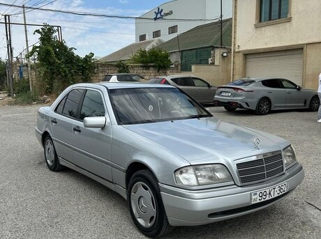 Mercedes C 180