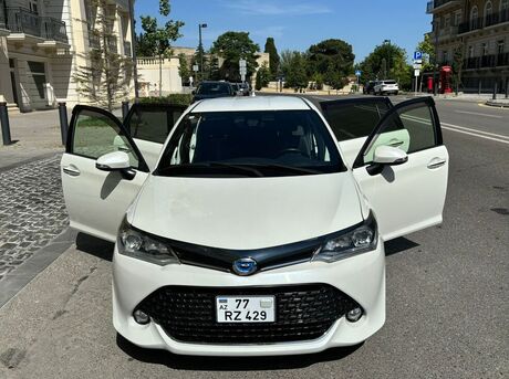 Toyota Corolla Fielder 2015