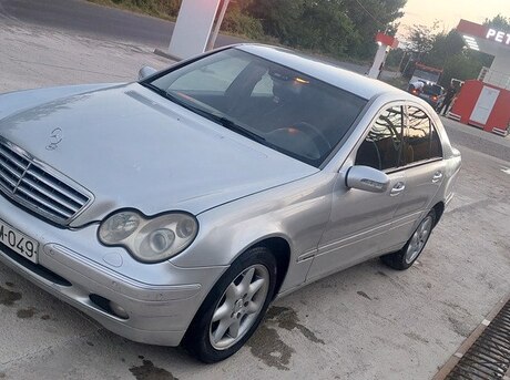 Mercedes C 240