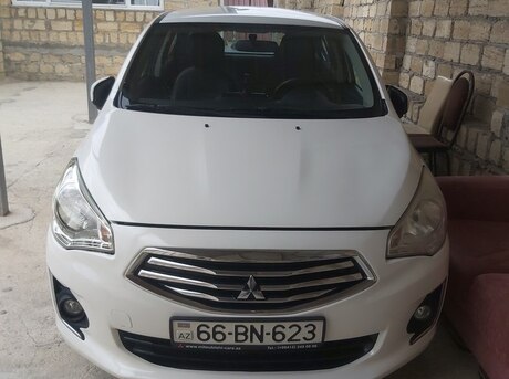Mitsubishi Attrage 2015