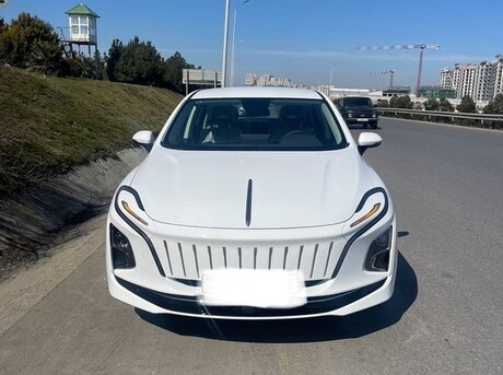 Hongqi E-QM5