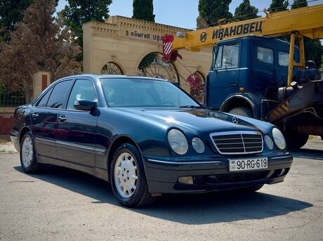 Mercedes E 240