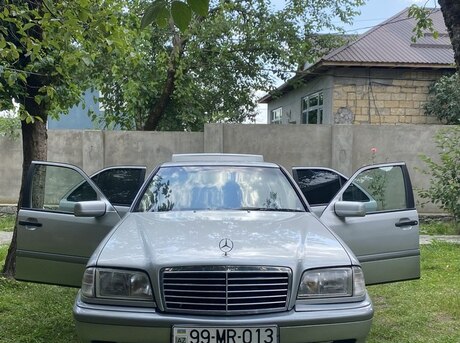 Mercedes C 180