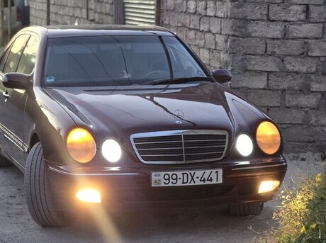Mercedes E 240