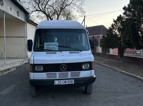 Mercedes 208 D 1990