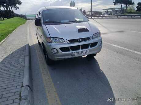 Hyundai H-1 2004