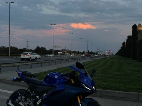 Yamaha R15 V4