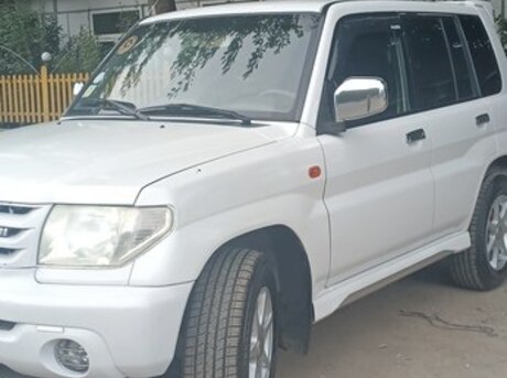 Mitsubishi Pajero io