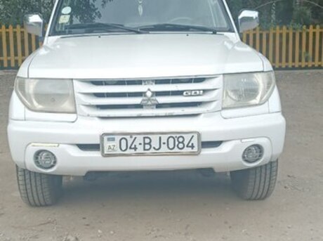 Mitsubishi Pajero io